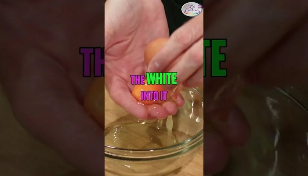 Easy Egg Yolk Separation Hack – No Gadgets Needed!🥚🍳